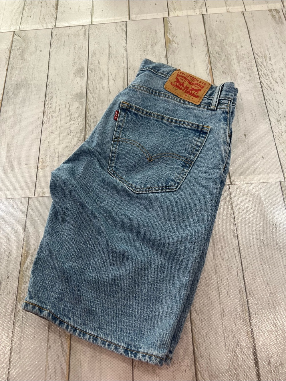 vintage Levi's 505 regular fit denim shorts “jorts” Sz 32